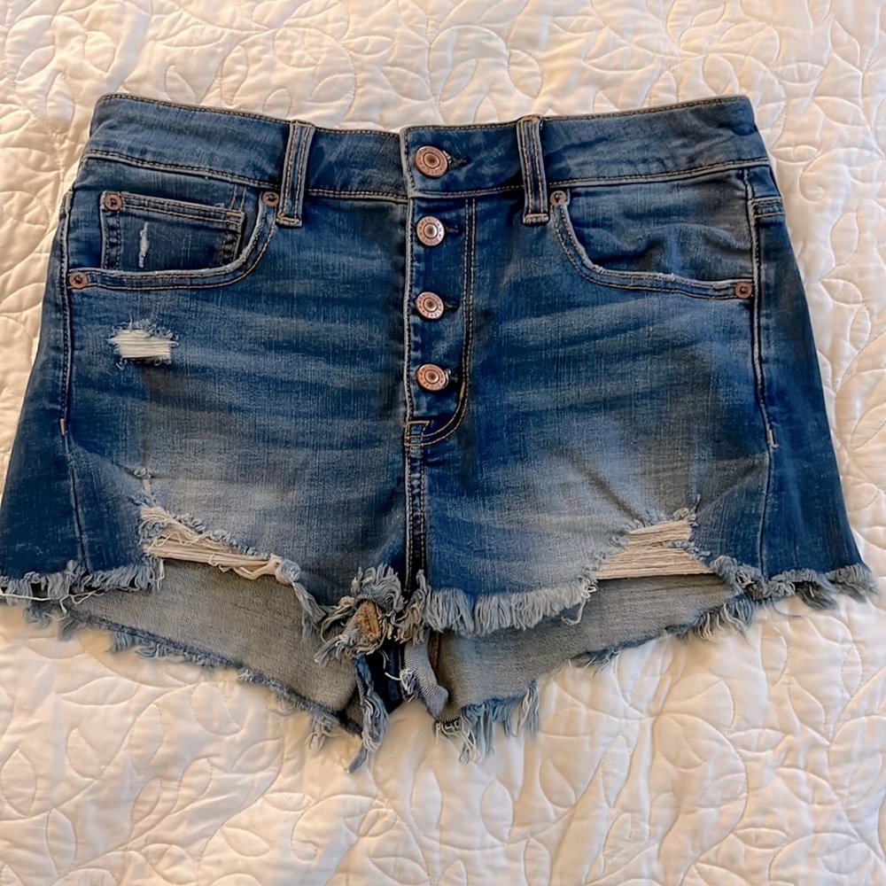 Button fly distressed denim shorts